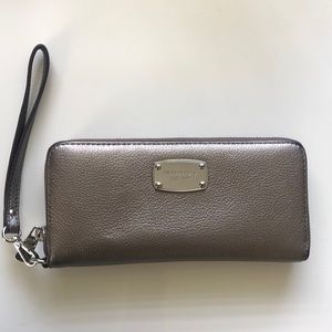 Michael Kors Wristlet Zipper Wallet